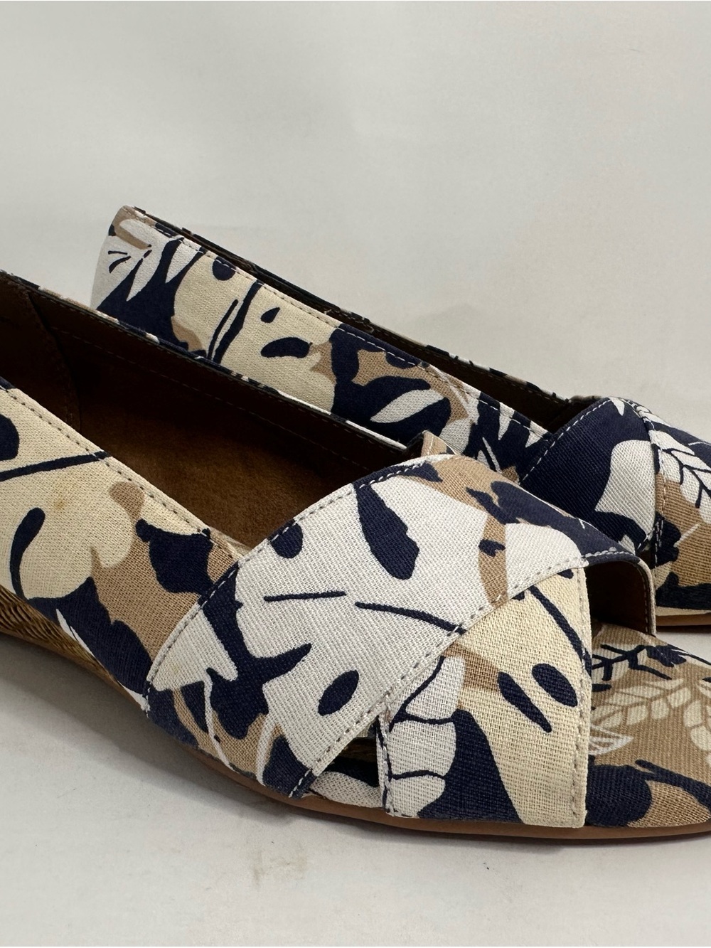 AEROSOLES Navy and Tan Floral Canvas Wedges